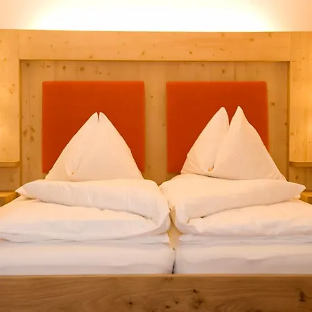فندق Alpenhof 4*