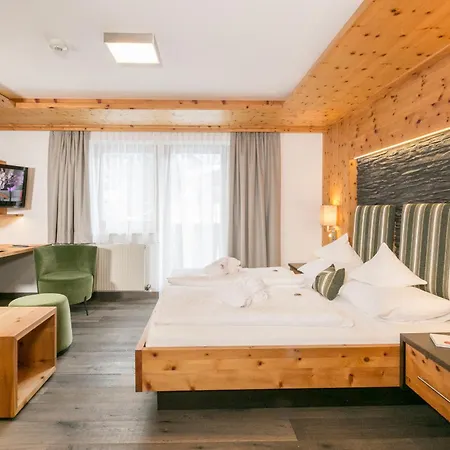 Alpenhof Hotel 4*
