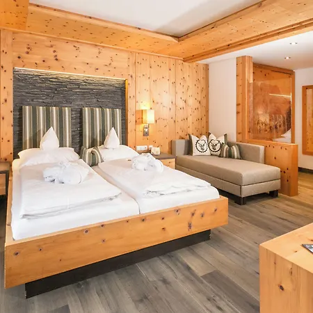 فندق Alpenhof 4*
