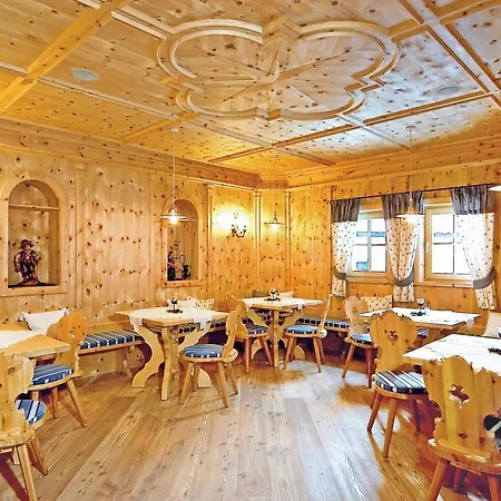 Hotel Alpenhof 4*